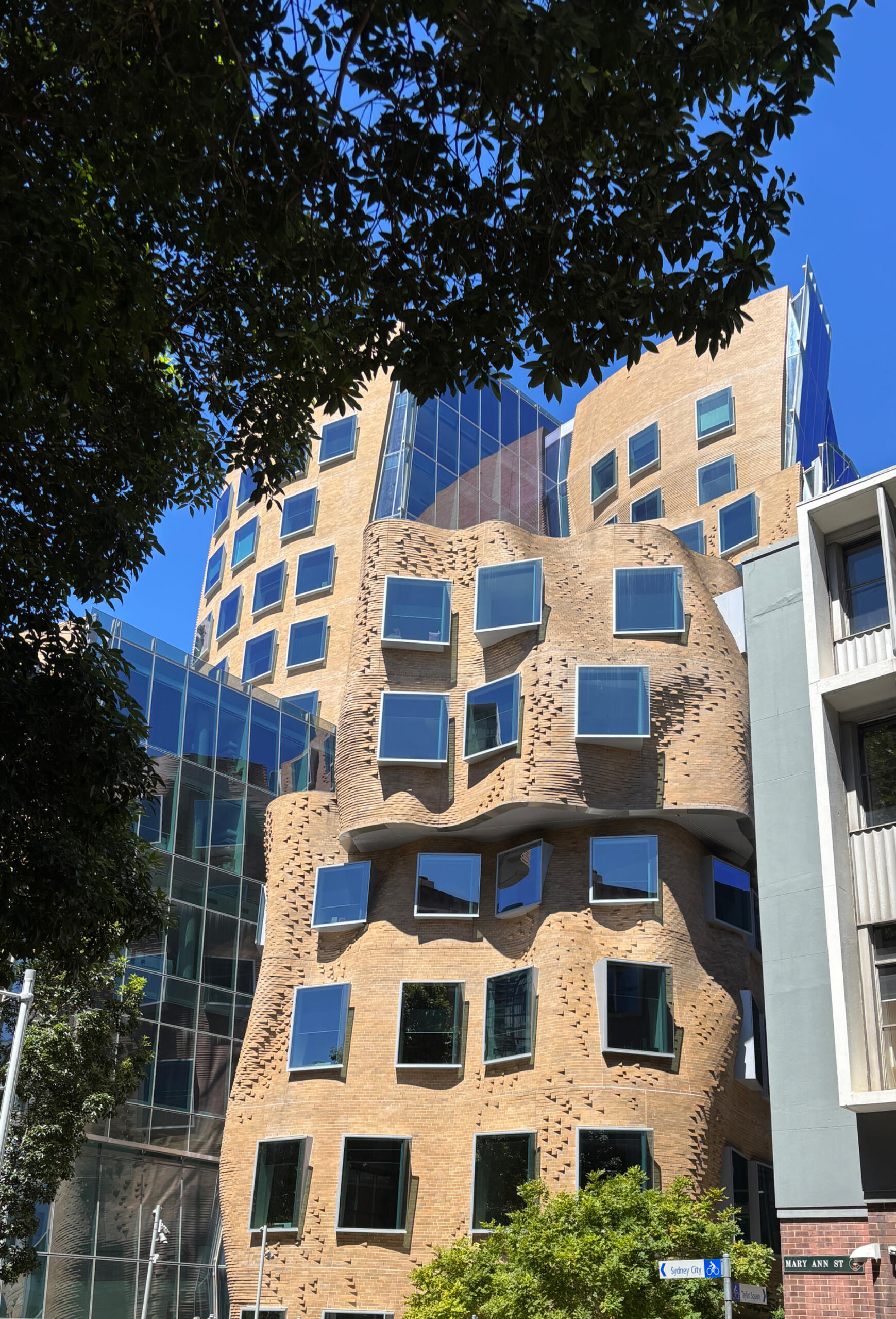 Chippendale Trendcorp